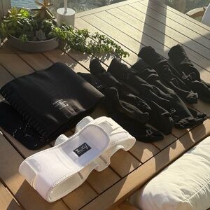 Bumpsuit black belly band + motif SI joint band white + 6 S/M compression socks